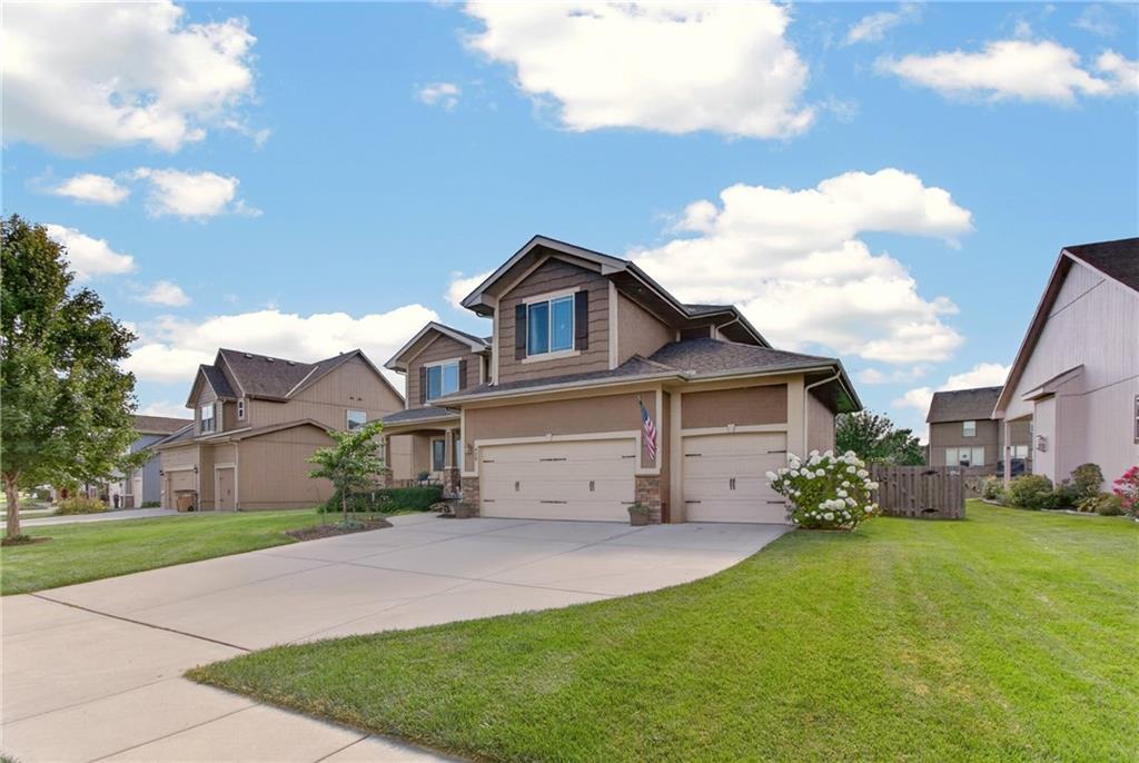 4th image of 420 Meadowlark Dr, Raymore, MO 64083 | MLS# 2631950