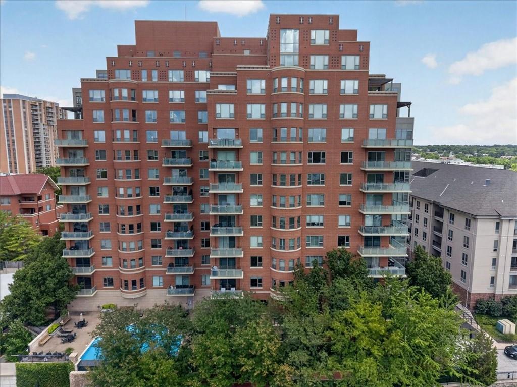 2nd image of 4950 Central St, Kansas City, MO 64112