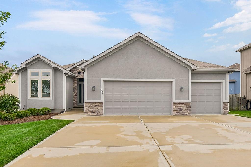 1st image of 1609 Shadow Dr, Leavenworth, KS 66048 | MLS# 2632014