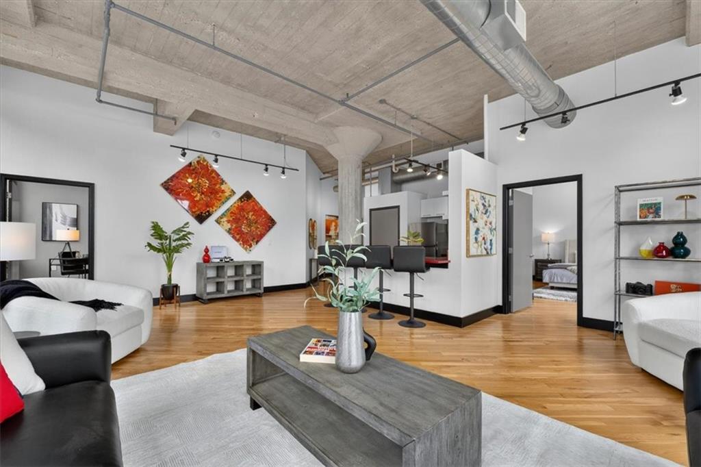 5th image of 2029 Wyandotte #204th St, Kansas City, MO 64108
