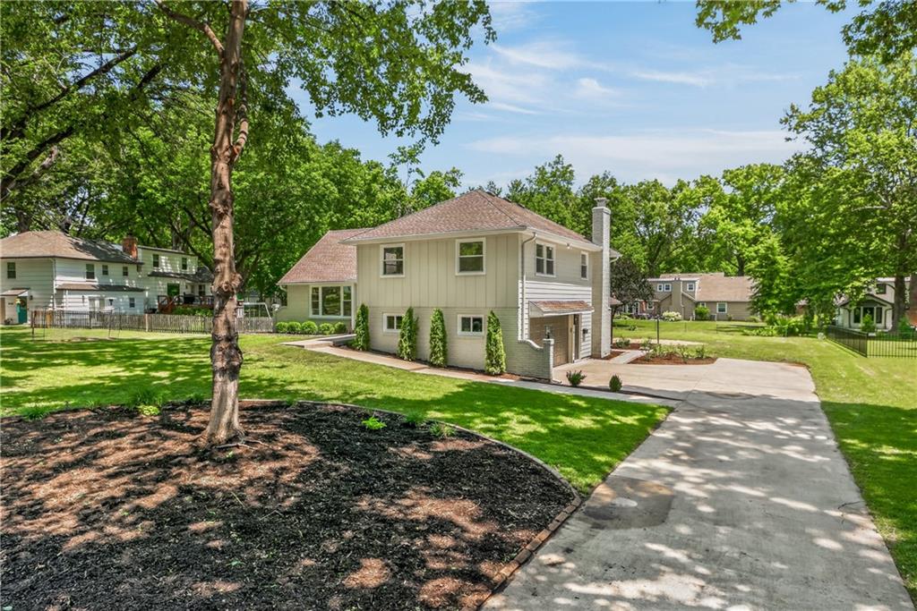 2nd image of 10505 Belinder Rd, Leawood, KS 66206 | MLS# 2632042