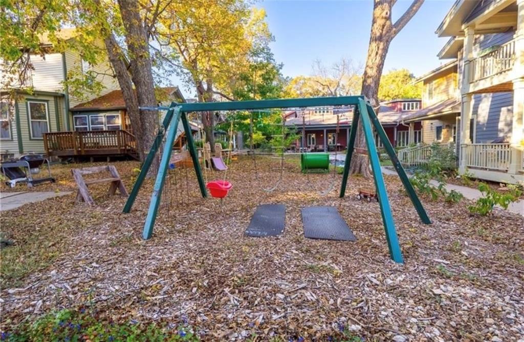 10th image of 1228 Delaware St #E16, Lawrence, KS 66046 | MLS# 2632048