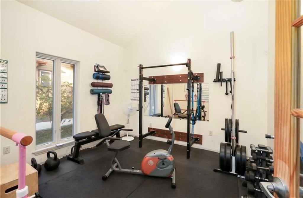 5th image of 1228 Delaware St #E16, Lawrence, KS 66046 | MLS# 2632048