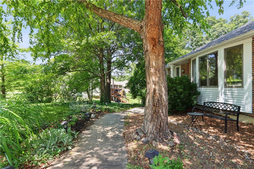 3rd image of 6003 Greenwood St, Shawnee, KS 66216 | MLS# 2632061