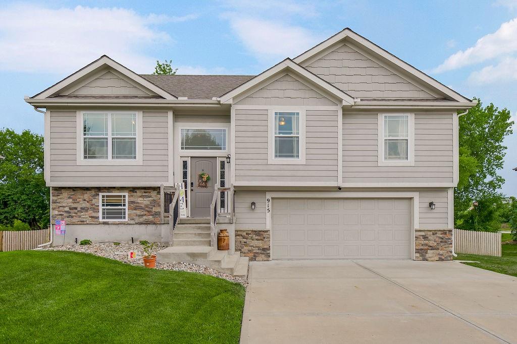 Homes for sale in Kearney, MO | 915 W 7th Ave, Kearney, MO 64060 | MLS# 2632074