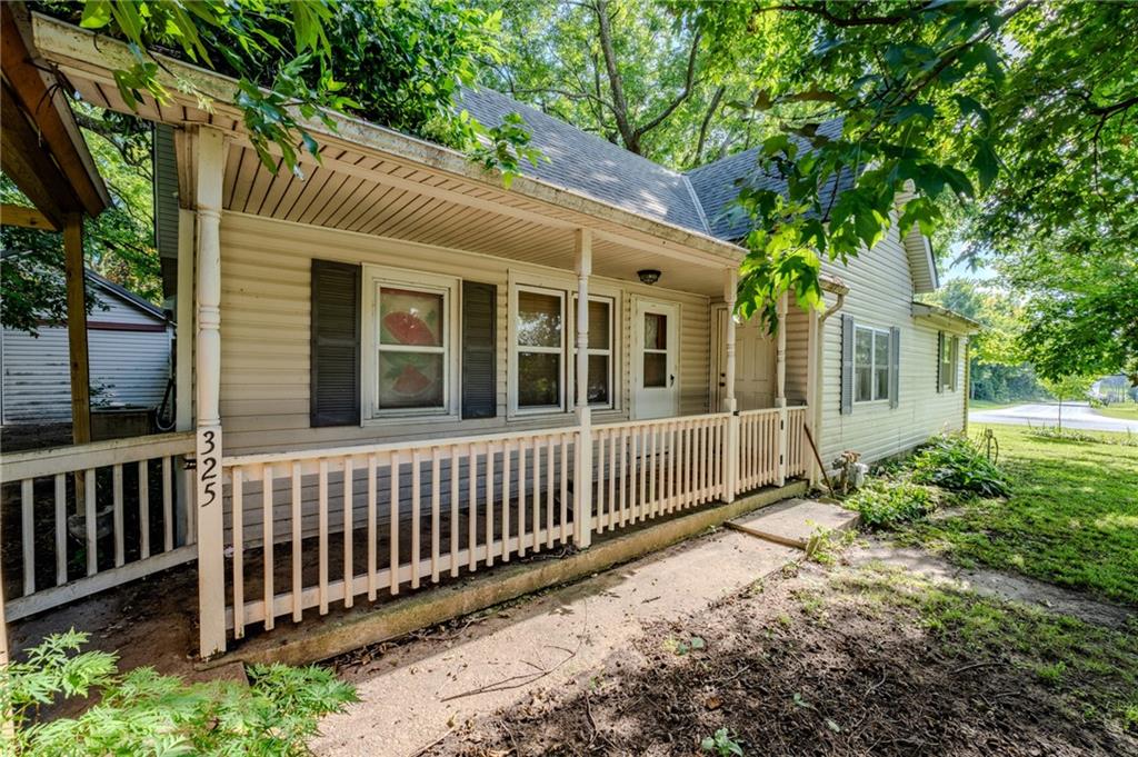 Homes for sale in Thayer, KS | 325 W Montgomery St, Thayer, KS 66776 | MLS# 2632084
