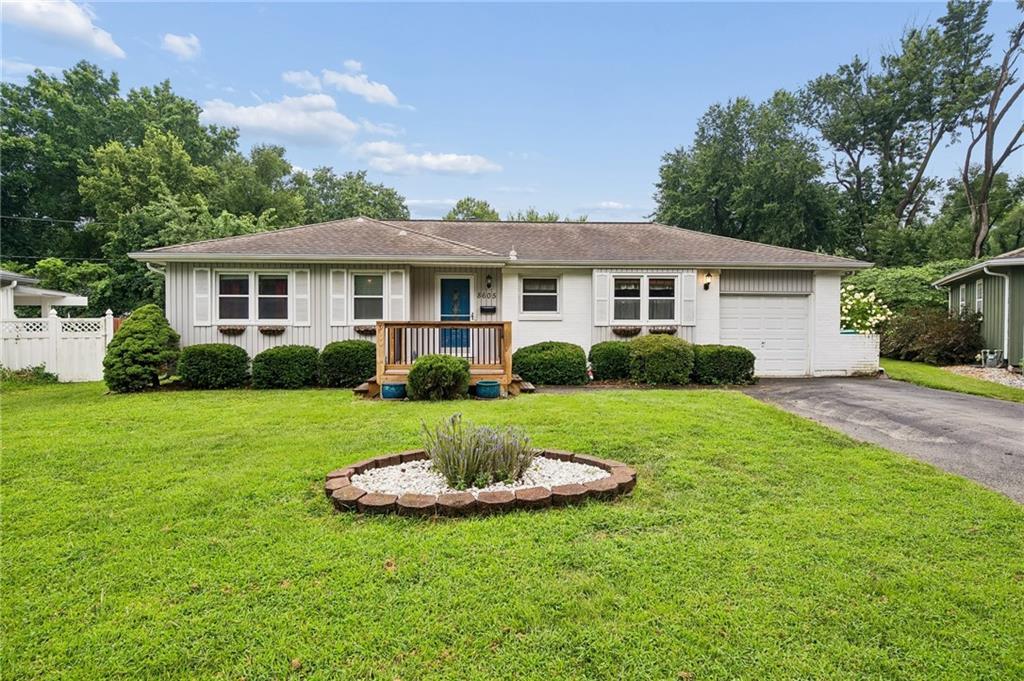 1st image of 8605 W 80th Ter, Overland Park, KS 66204 | MLS# 2632087