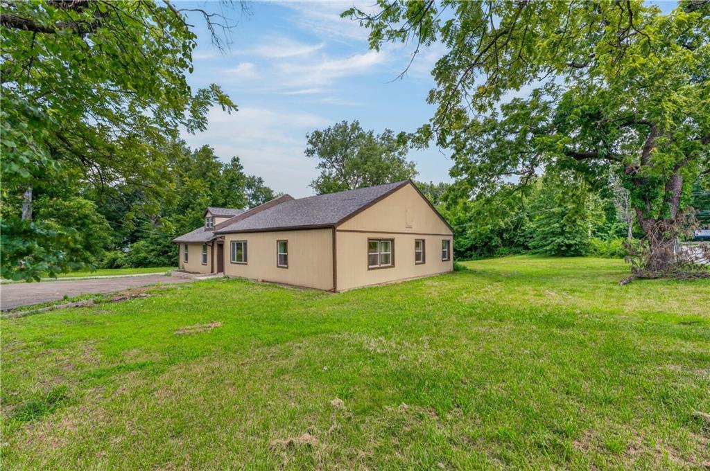 3rd image of 5851 Barnes Ave, Kansas City, MO 64119 | MLS# 2632088
