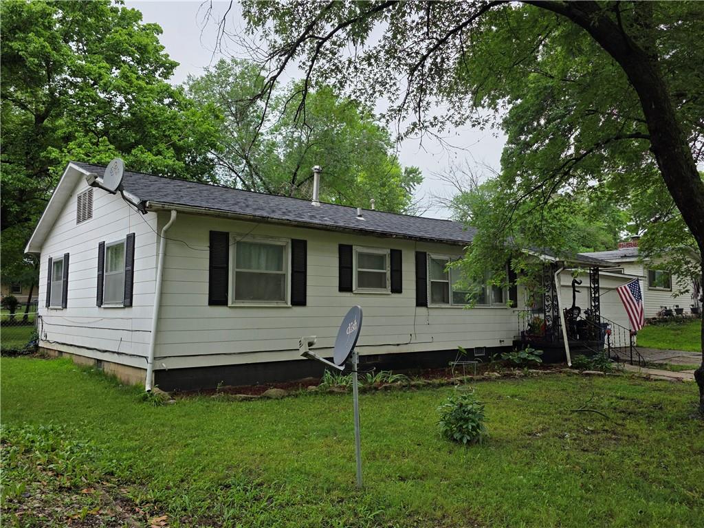 1st image of 304 Warwick Rd, Coffeyville, KS 67337 | MLS# 2632102