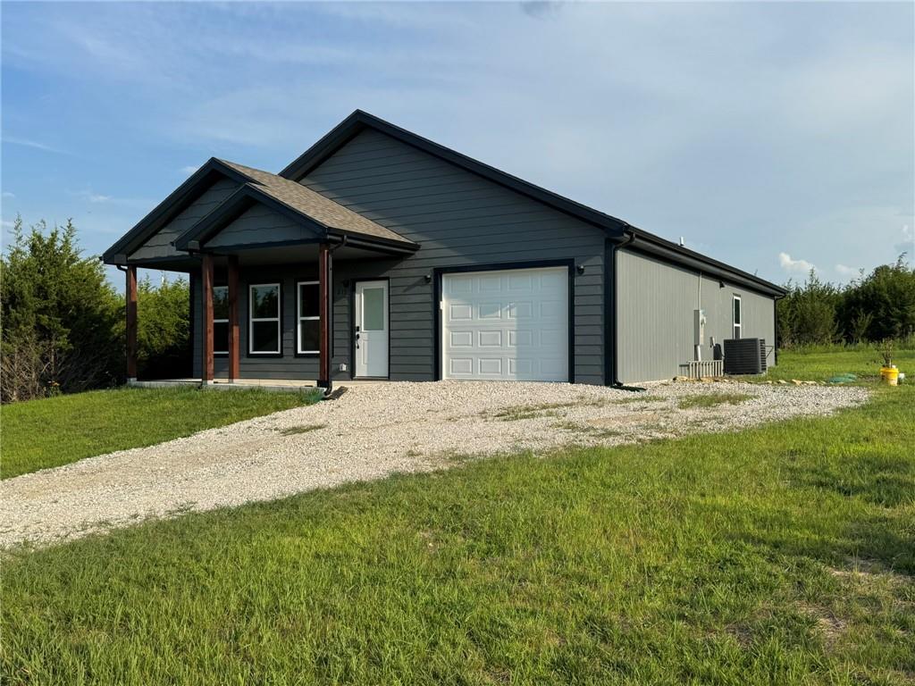 2nd image of 213 Bald Eagle Dr, La Cygne, KS 66040 | MLS# 2632108