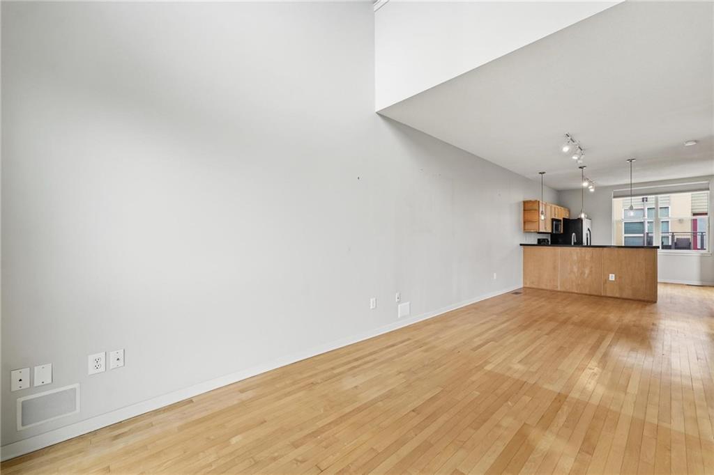 3rd image of 4577 Madison Ave #E4, Kansas City, MO 64111 | MLS# 2632131