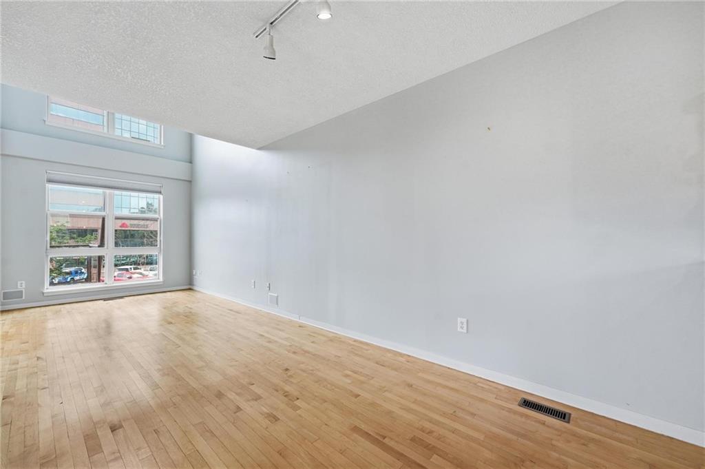 5th image of 4577 Madison Ave #E4, Kansas City, MO 64111 | MLS# 2632131