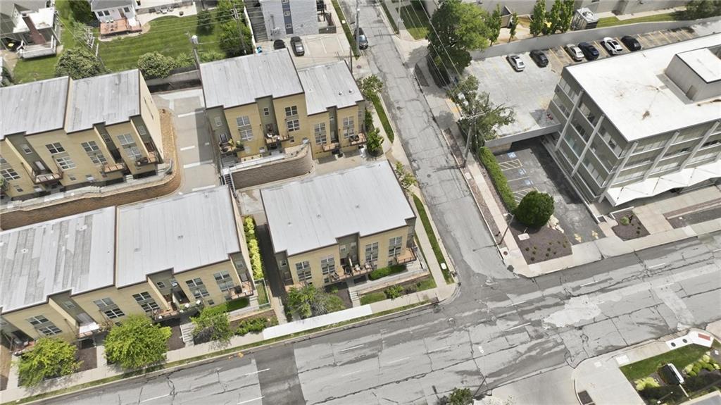 2nd image of 4577 Madison Ave, Kansas City, MO 64111