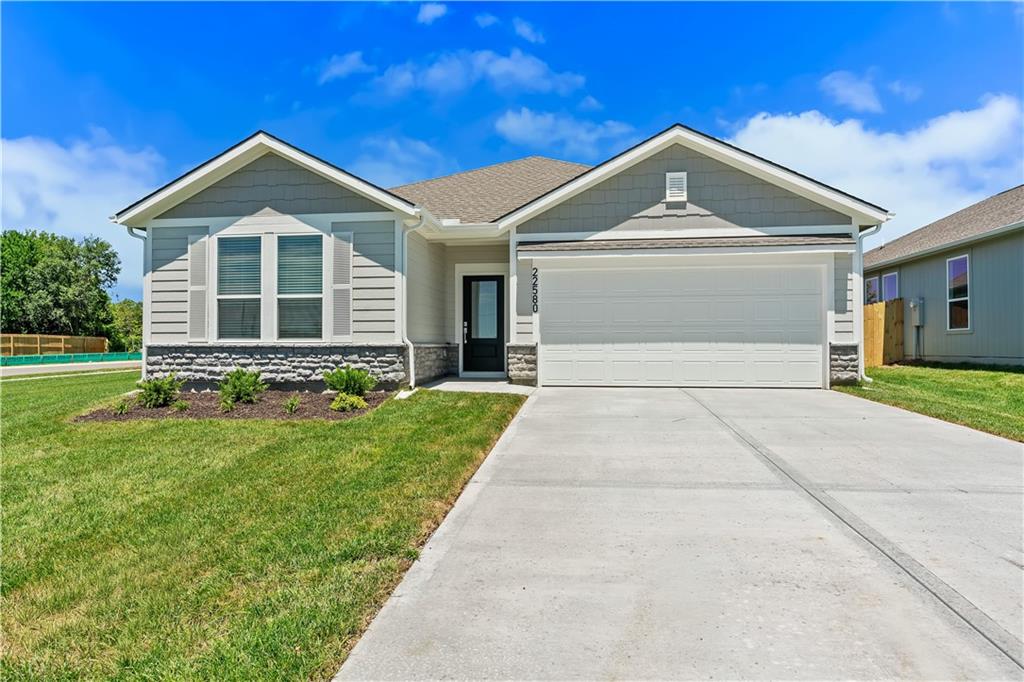 1st image of 22580 W 214th Ter, Spring Hill, KS 66083 | MLS# 2632132