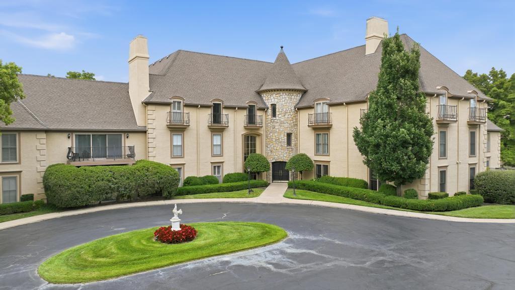 1st image of 7223 Mission Rd #104, Prairie Village, KS 66208 | MLS# 2632136