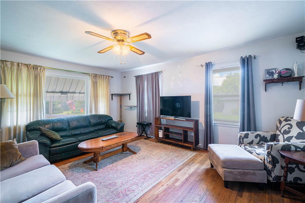 2nd image of 1501 S 20th St W, St Joseph, MO 64507 | MLS# 2632141