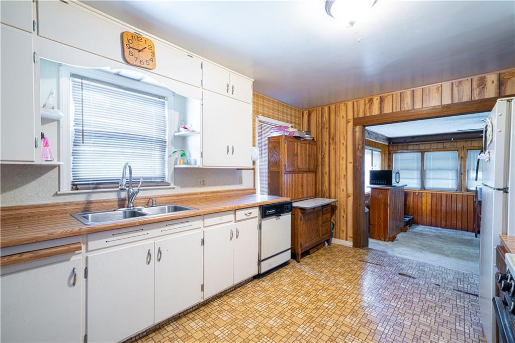 4th image of 1501 S 20Th St W, St Joseph, MO 64507 | MLS# 2632141
