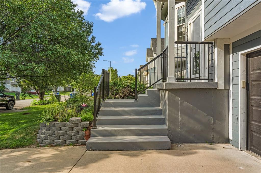 4th image of 1073 N Logan St, Olathe, KS 66061 | MLS# 2632159