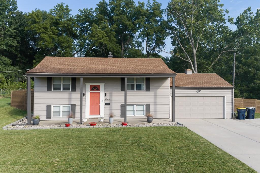 Homes for sale in Kansas City, MO | 5306 N Sycamore Dr N, Kansas City, MO 64119 | MLS# 2632205