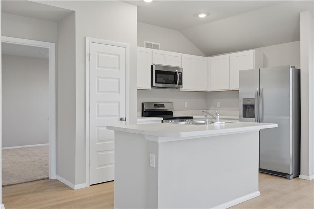 3rd image of 422 Valley View Dr, Tonganoxie, KS 66086 | MLS# 2632213