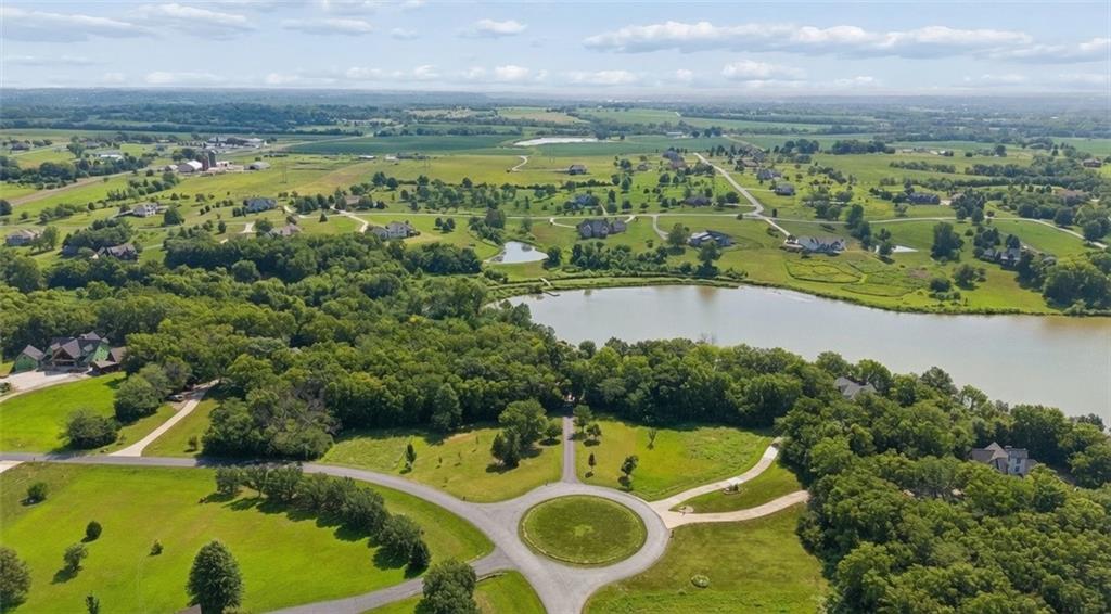4th image of 15404 Lake Point Dr, Bonner Springs, KS 66012 | MLS# 2632224