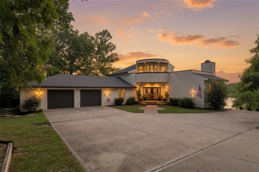 2nd image of 15404 Lake Point Dr, Bonner Springs, KS 66012 | MLS# 2632224