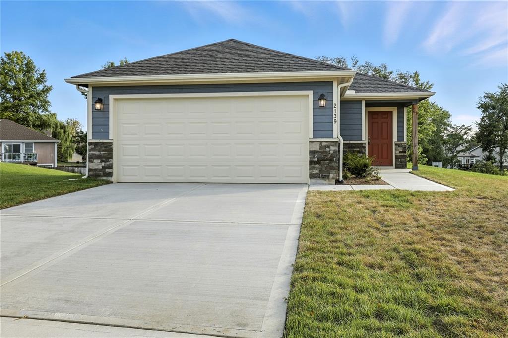 1st image of 416 Valley View Dr, Tonganoxie, KS 66086 | MLS# 2632231