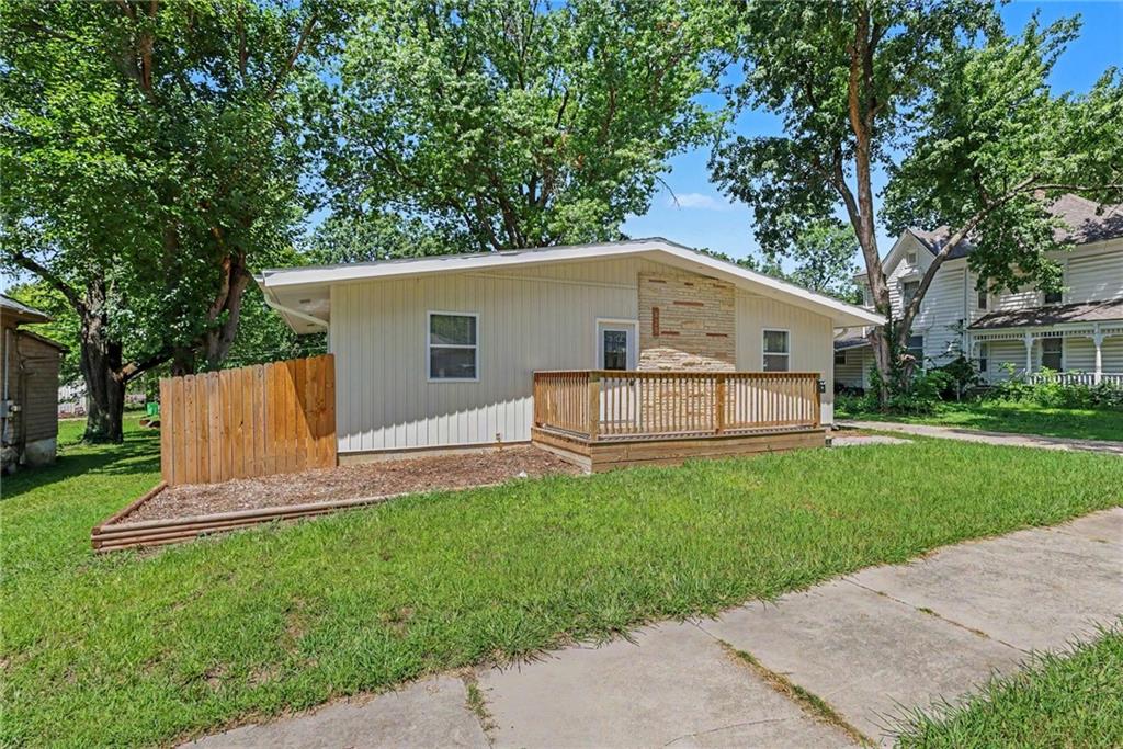1st image of 828 N Oak St, Ottawa, KS 66067 | MLS# 2632277