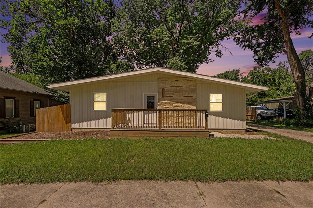 2nd image of 828 N Oak St, Ottawa, KS 66067 | MLS# 2632277