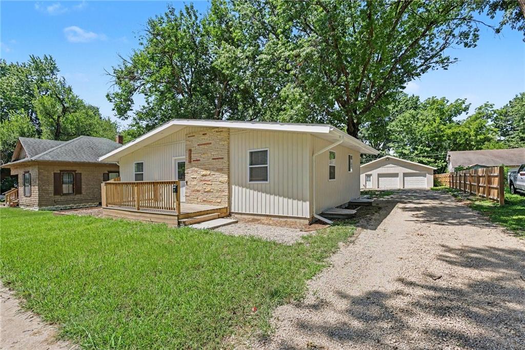 3rd image of 828 N Oak St, Ottawa, KS 66067 | MLS# 2632277