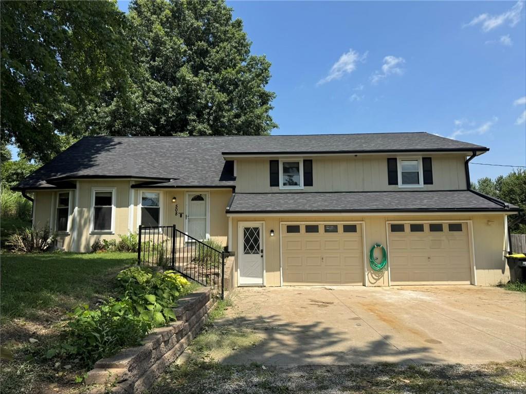 1st image of 508 Maple Ln, Lansing, KS 66043 | MLS# 2632281