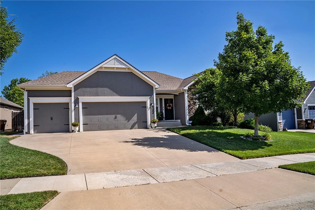 1st image of 6208 Crystal Ln, Lawrence, KS 66049 | MLS# 2632289