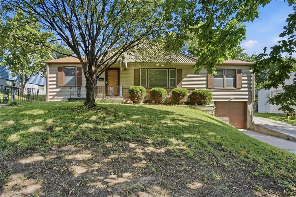 1st image of 3914 Sunrise Dr, Kansas City, MO 64123 | MLS# 2632300