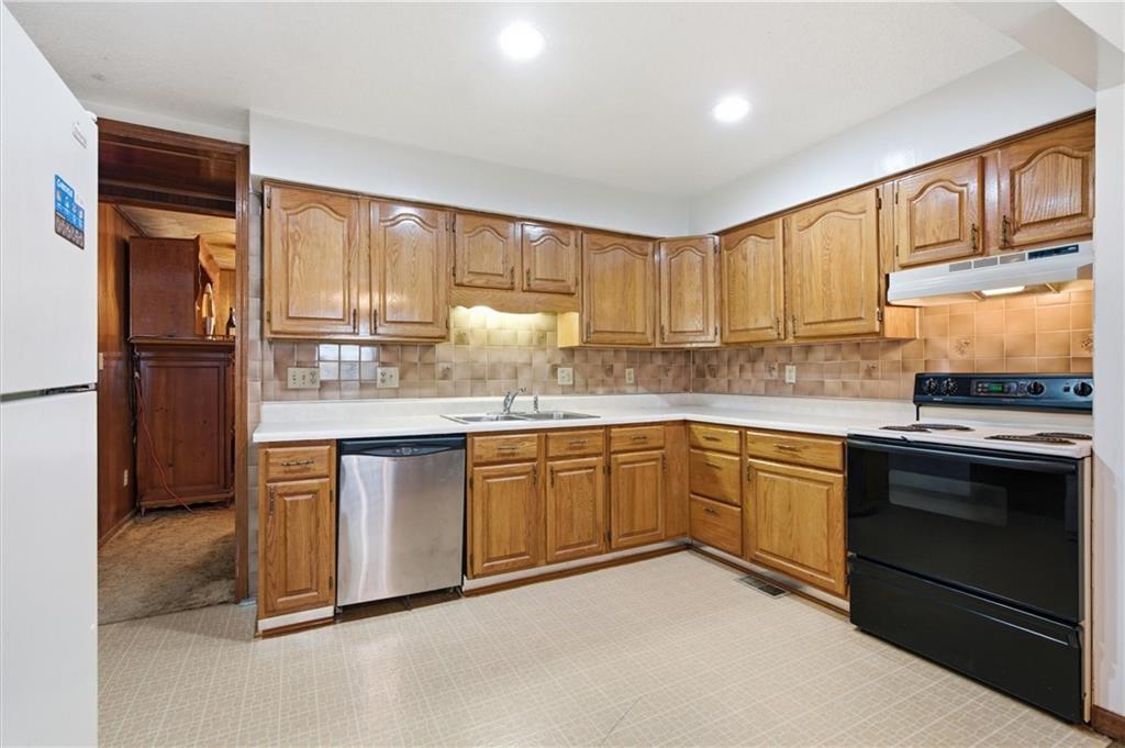 2nd image of 3914 Sunrise Dr, Kansas City, MO 64123 | MLS# 2632300