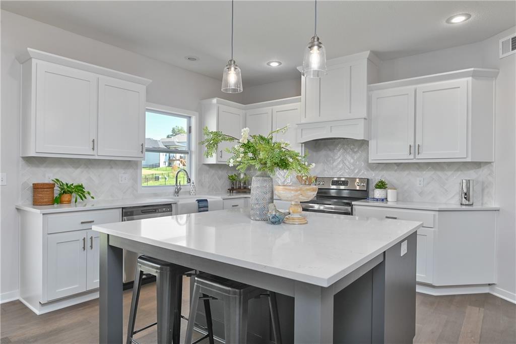 3rd image of 6012 Arapahoe St, Shawnee, KS 66226 | MLS# 2632311
