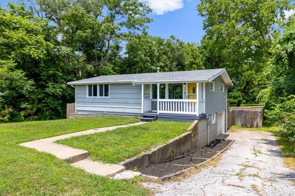 4th image of 708 W Nickell Ave, Independence, MO 64050 | MLS# 2632371