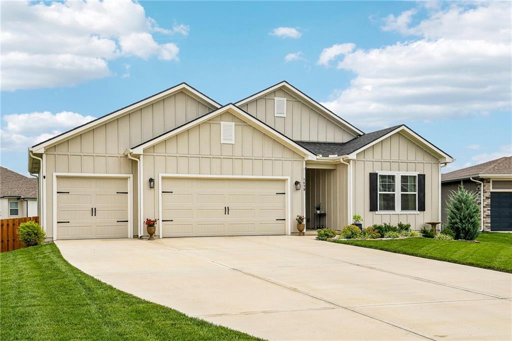 1st image of 1479 N 162nd Cir, Basehor, KS 66007 | MLS# 2632383