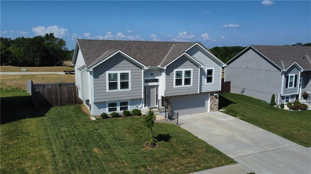 1st image of 1000 Nw 4th St, Oak Grove, MO 64075 | MLS# 2632389
