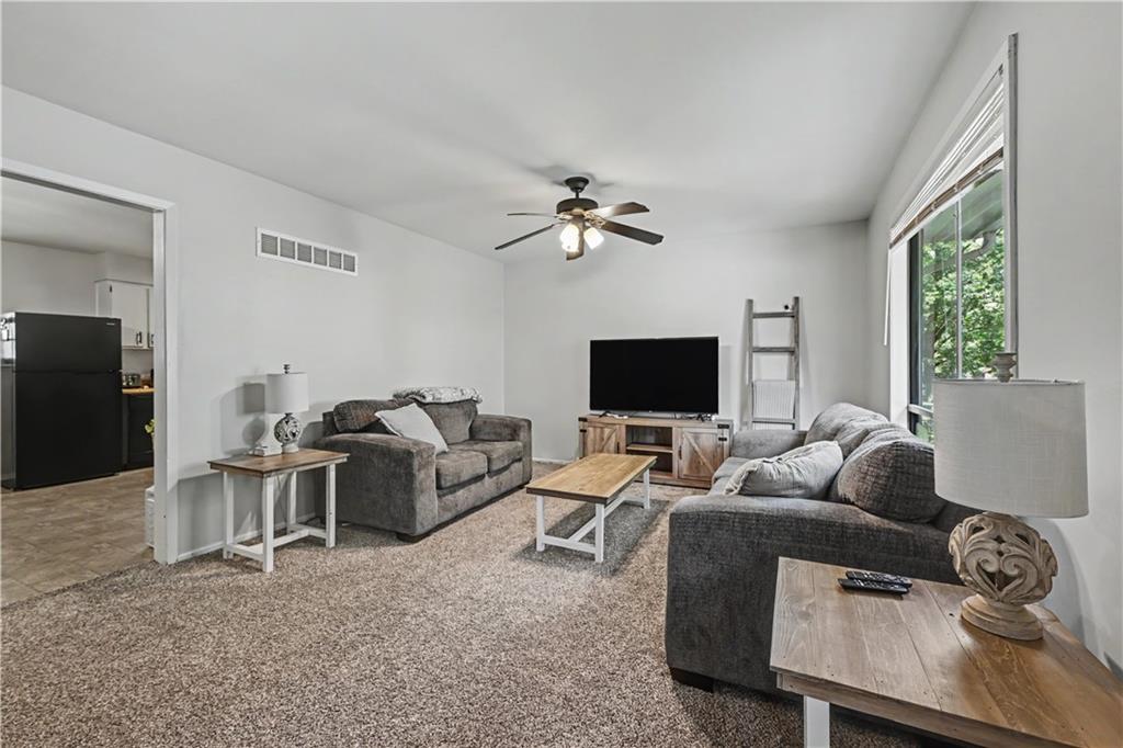 4th image of 632 N Mohican Dr, Independence, MO 64056 | MLS# 2632397