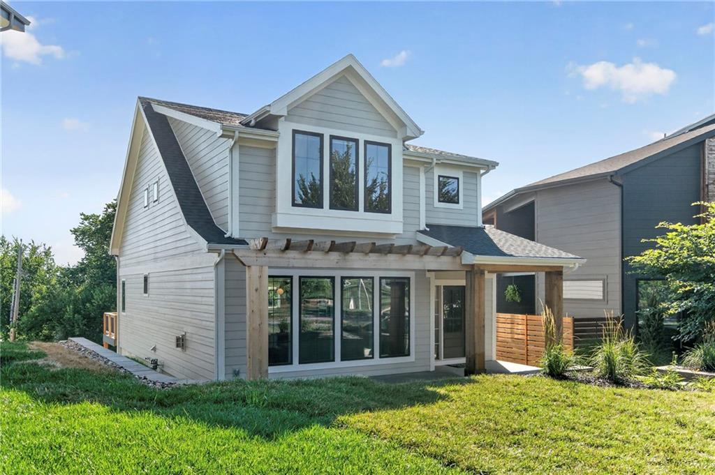 3rd image of 2511 Forest Ave, Kansas City, MO 64108 | MLS# 2632497