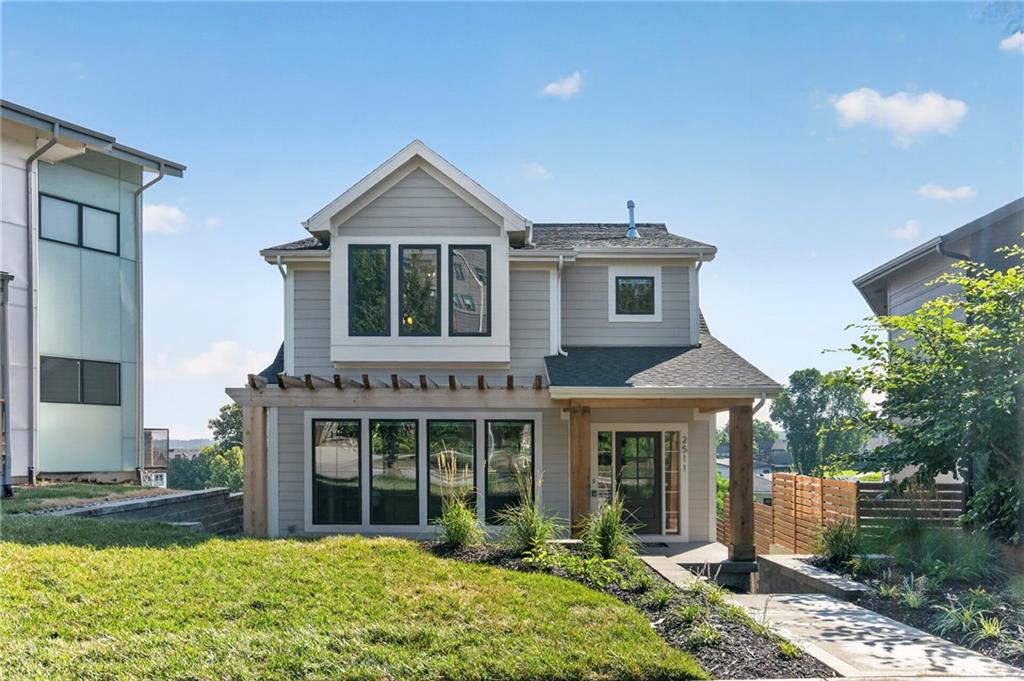 2nd image of 2511 Forest Ave, Kansas City, MO 64108 | MLS# 2632497