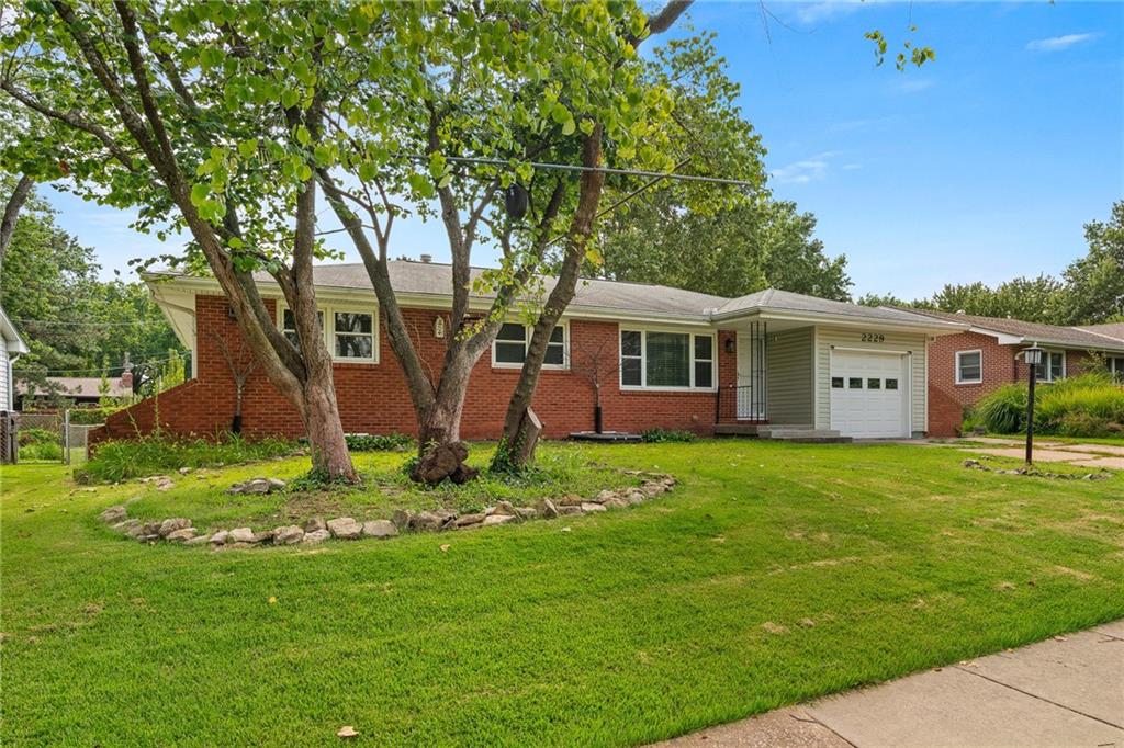 2nd image of 2229 Westchester Rd, Lawrence, KS 66049 | MLS# 2632498