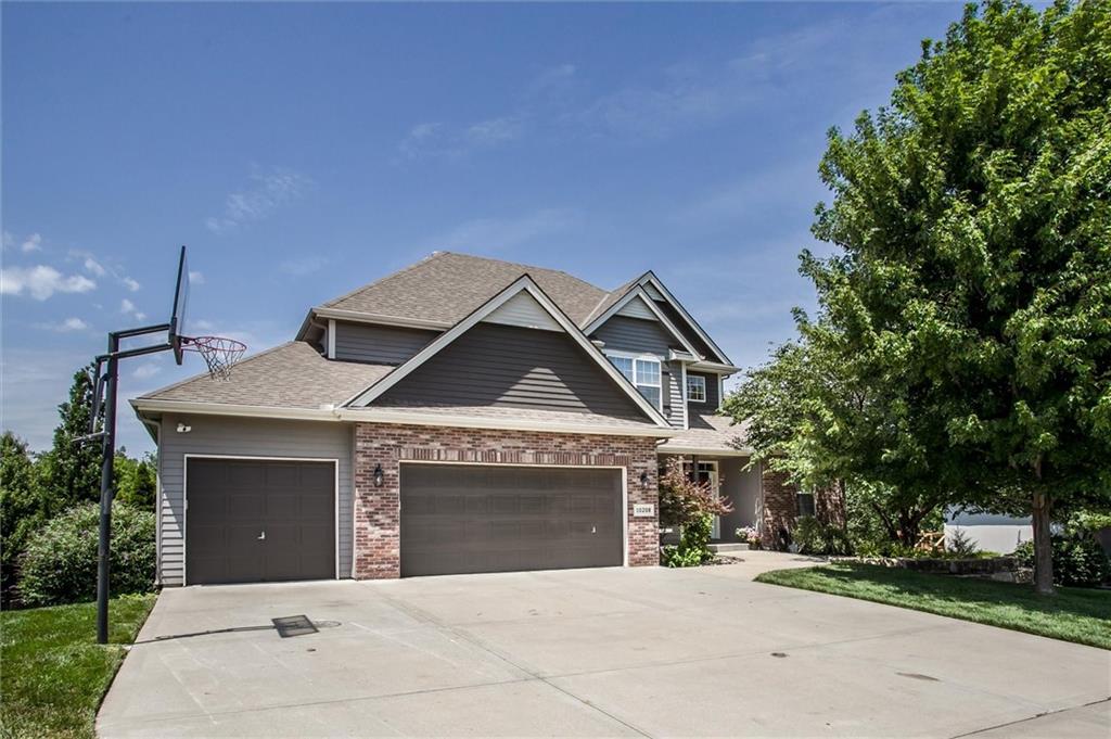 1st image of 10208 N Farley Ave, Kansas City, MO 64157 | MLS# 2632501