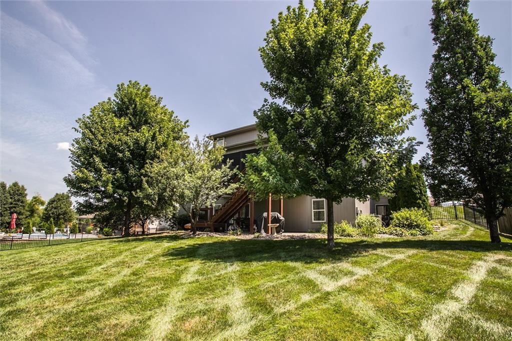 2nd image of 10208 N Farley Ave, Kansas City, MO 64157 | MLS# 2632501