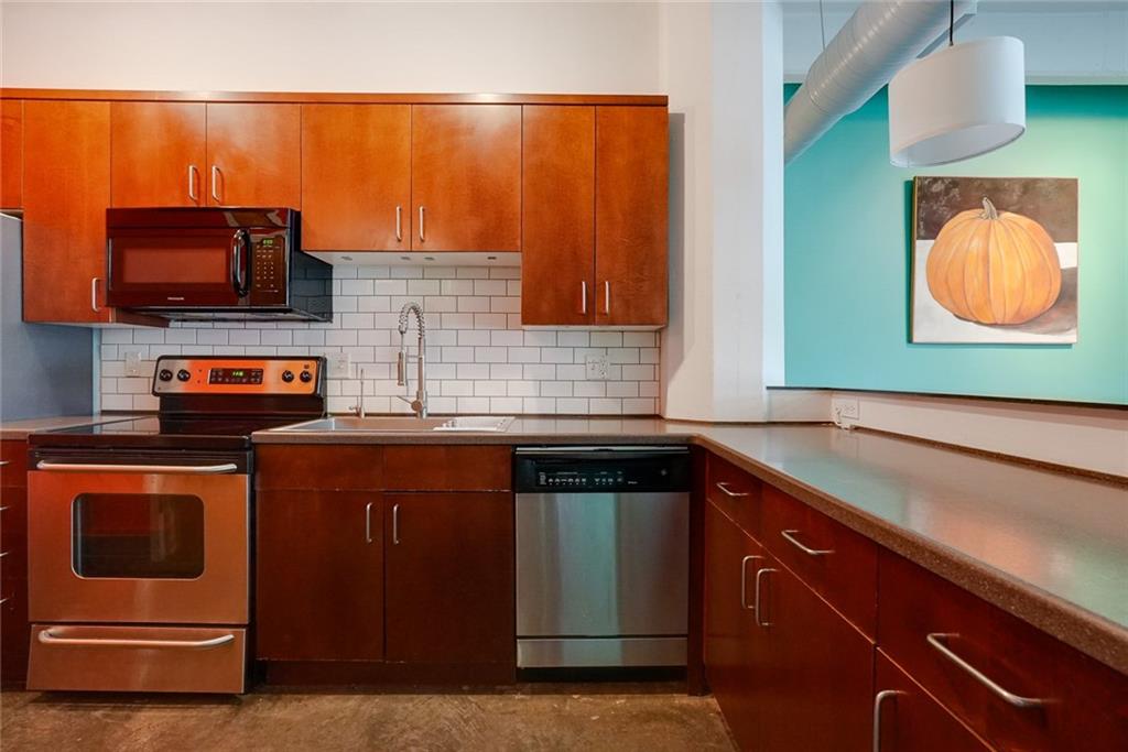 2nd image of 3001 Gillham Rd #102, Kansas City, MO 64108 | MLS# 2632516