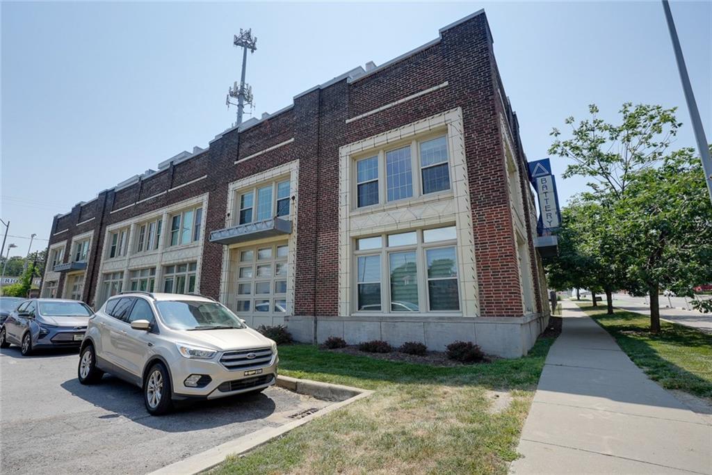 1st image of 3001 Gillham Rd #102, Kansas City, MO 64108 | MLS# 2632516