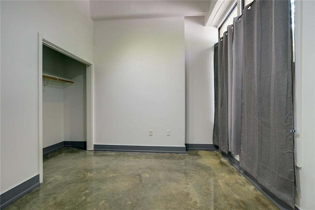 2nd image of 3001 Gillham Rd, Kansas City, MO 64108
