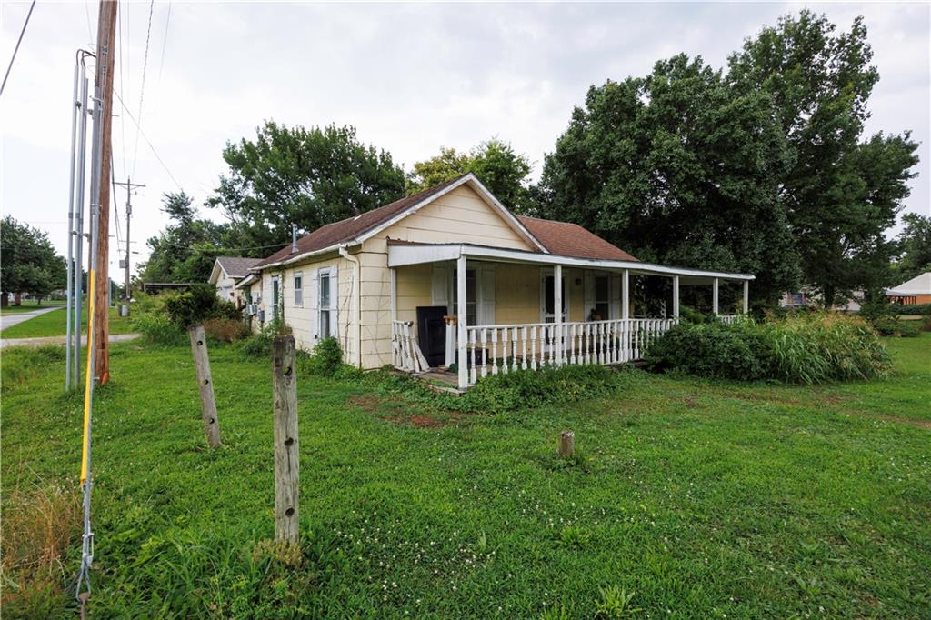 1st image of 1420 N 4th St, Neodesha, KS 66757 | MLS# 2632526