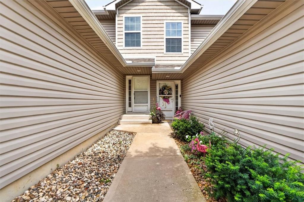 3rd image of 3529 Ne Austin Dr, Lees Summit, MO 64064 | MLS# 2632557