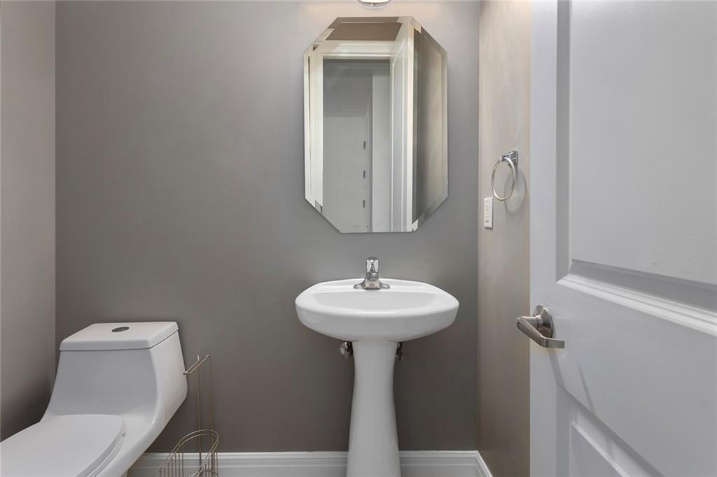 2nd image of 1101 Walnut St, Kansas City, MO 64106
